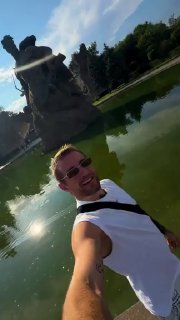 Спортивного блогера Святослава Коваленко и его знакомого задержали из-за видео, для которого они бросили пятитысячную купюру в воду на Мамаевом кургане в Волгограде и призывали прохожих ее достать, сообщает СК.По данным ведомства, второй задержанный на вид