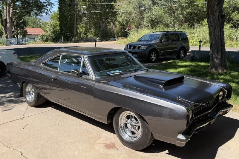 🚗🔧 Сегодня мы хотим поговорить о настоящем раритете - Plymouth Road Runner 196
