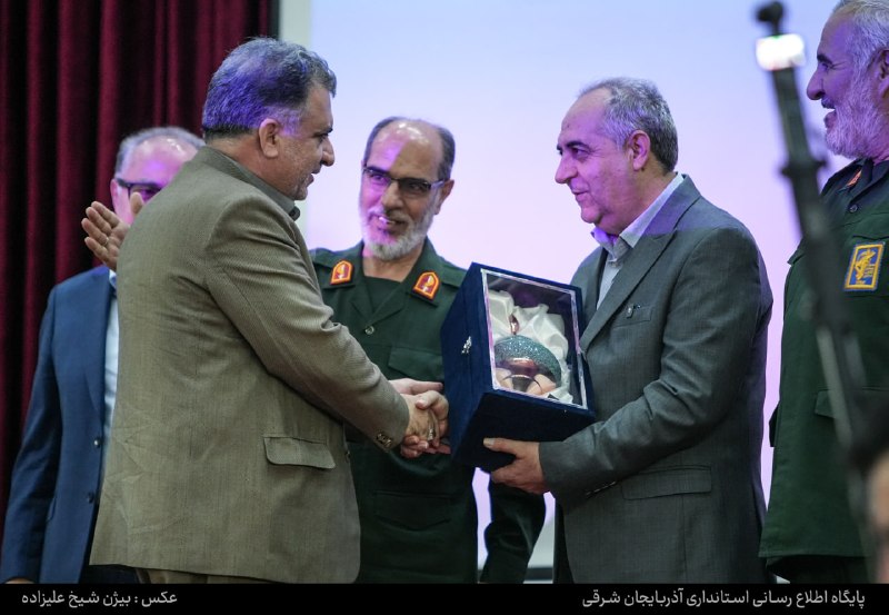 استانداری آذربایجان شرقی: گزارش تصویری (2) حضور استاندار آذربایجان شرقی در مراسم گرامی داشت روز پزشک بیمارستان شهید محلاتی تبریز@eaz_govگزارش تصوی