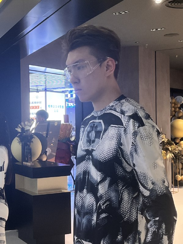 长宁龙之梦你好耍老子我还在想现在机器人技术这么先进了吗我走近看了又看：“天呐 这个机器人也太真了…细节好到位 他们鼻子还会出油哎”过了一会 朋友忍不住了 问了工作人员“对的 是真人”长宁龙之梦你好耍老子我还在想现在机器人技术这么先进了吗我走近看了又看：“天呐 这个机器人也太真了…细节好到位 他们鼻子还会出油哎”过了一会 朋友忍不住了 问了工作人员“对的 是真人”