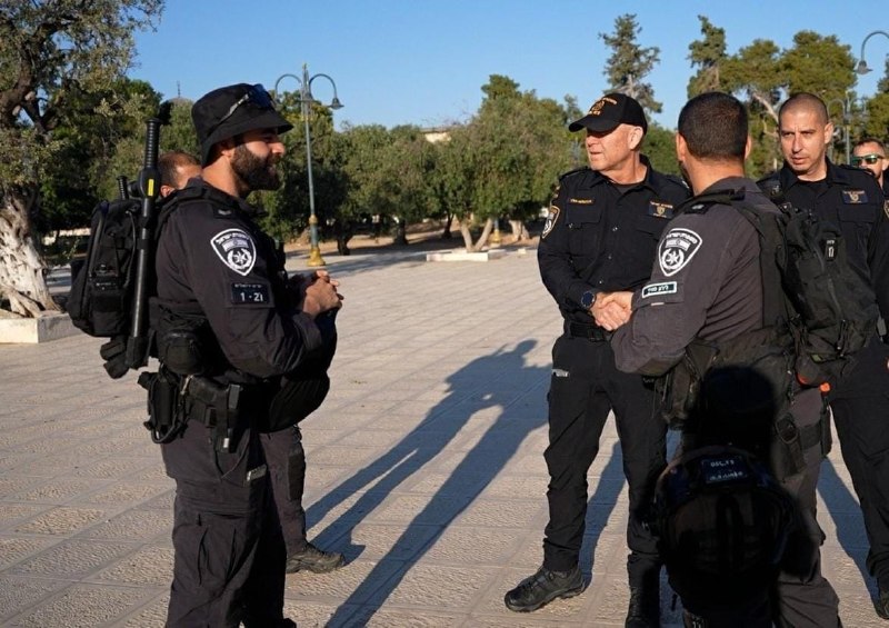 משטרת הכיבוש פרוסה בכבדות באל-אקצא ובסביבתה כדי לאבטח את הסתערותם של מאות מתנחלים ביום השנה למה שמכונה "חור…