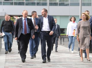 Bloomberg: основатель «Яндекса» Аркадий Волож вышел из российского гражданстваОб этом пишет агентство со ссылкой на неназванный источник в окружении бизнесмена.Волож последние 10 лет живет в Израиле, у него есть гражданство этой страны. В 2022 году он попа