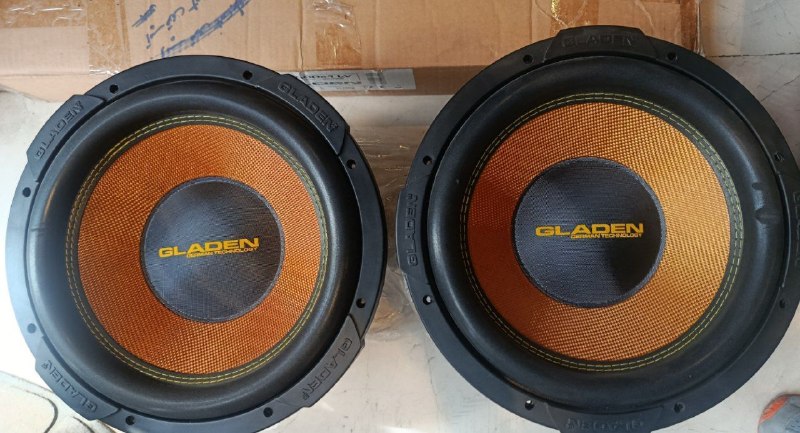 Clip car audio: یک جفت ساب ووفر سایز 12 اینچ گلیدن مدل spl12 d1 دوبلش رو یک اهم نصب میشه بهمراه کارتن فقط با هم فروخته میشه یکیش یه زدگی