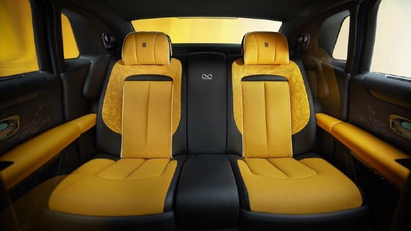 Rolls-Royce Black Badge Ghost '2024 8