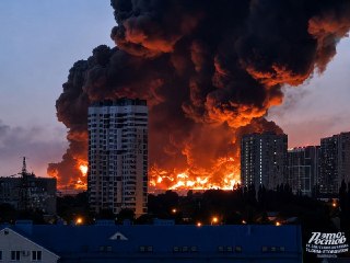 ВСУ атаковали два склада Wildberries и нефтебазу на юге РоссииВСУ атаковали логистические центры Wildberries в Краснодаре и Невинномысске, сообщила глава маркетплейса Татьяна Ким. Также в Армавире из-за ударов украинских беспилотников загорелась нефтебаза,