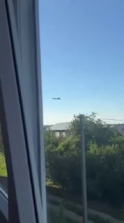 Експлозия в окупиран Севастопол, Крим. Може да се види дим. Не е ясно каква е била целта.