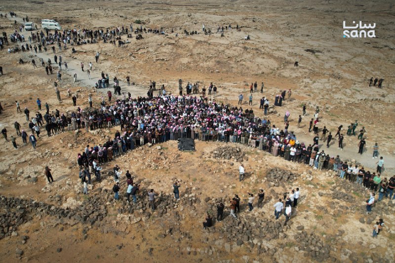 מהלווית קורבנות התקיפות האוויריות הירדניות בעיירה אל-טף באזור הכפרי דרעא, בהשתתפות עממית רחבה. סאנה