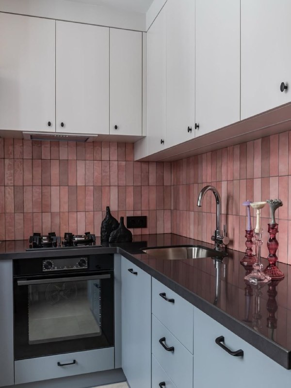 Этот интерьер - про смелость, характер и игру с деталями Здесь нет случайных решений яркие акценты соседствуют со спокойной базой и делают простран... - изображение 5 - интерьер, яркие, делают