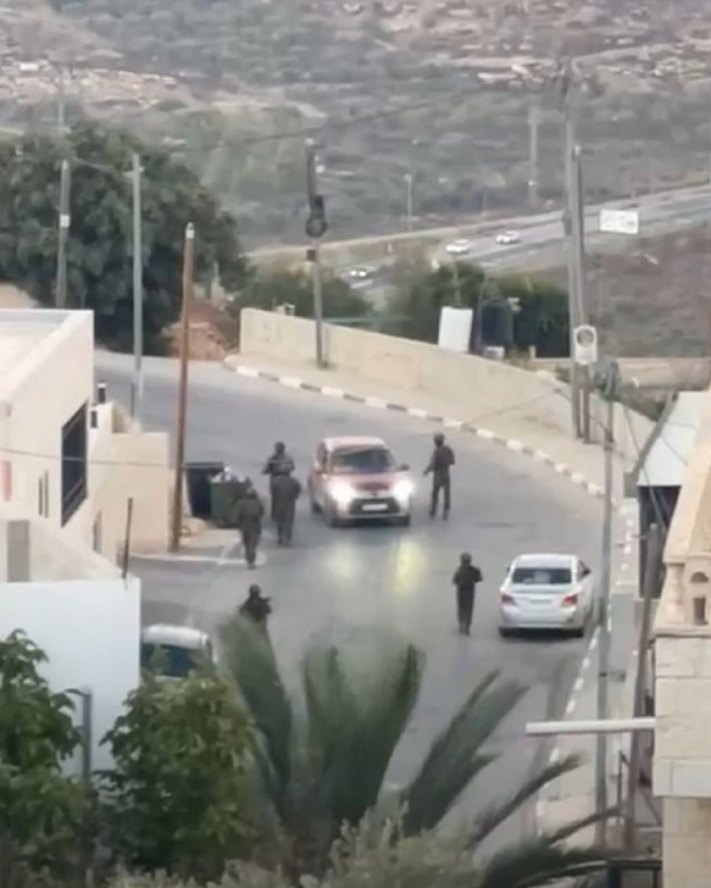 כוחות הכיבוש מסתערים על העיירה סינג'יל, מצפון לרמאללה.