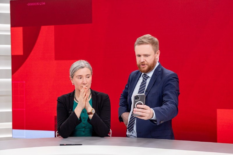 Ещё находясь в уютной берлинской студии, эксперт любуется на расписание поездки в Португалию, Канаду и США. Ну да глаза боятся, а самолёты летают. Вот уже мы и в канадской столице Оттаве, в Торонто выступили, университет Карлтон посетили, а эфир программы 