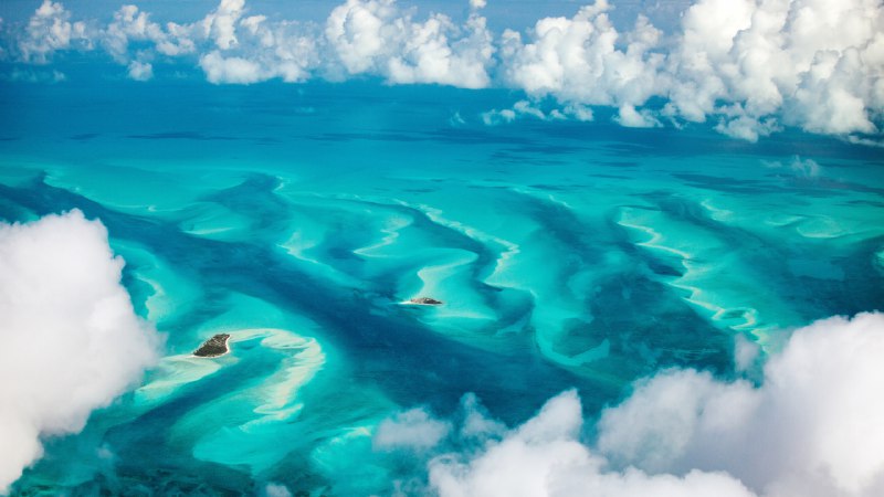 To the waves of freedomTurquoise waters of the Bahamas (© BlueOrange Studio/Adobe Stock)