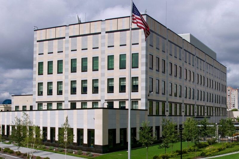 Здание посольства США в Ереване, закрытое 25 мая в честь Дня памяти.