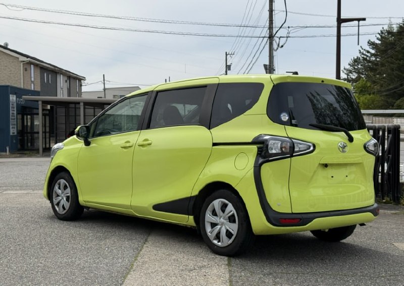 Toyota Sienta 2022 фото 2
