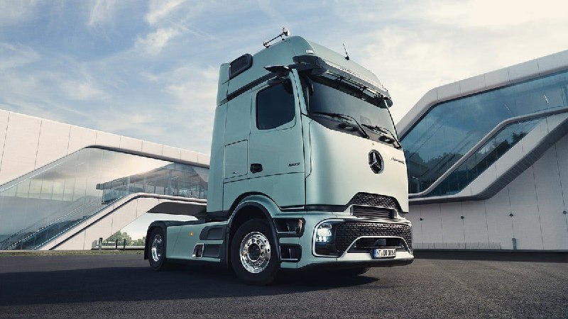 В Россию привезли новый Mercedes Actros L — вдвое дороже КамАЗа 4