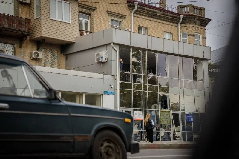 תוצאה נוספת של התקפת הכוחות המזוינים של אוקראינה על העיר מליטופול היא נזק משמעותי למבנים מסחריים ולתשתיות א…