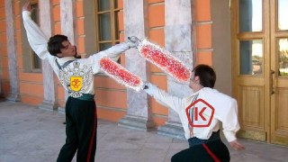 Роспотребнадзор признал недействительным недавний тест бургеров от Роскачества. Из-за нарушений в оформлении документов и затянутыми проверками — блюда популярных фастфуд сетей проверяли через неделю после закупки.В начале августа "К" заявило, что нашло се