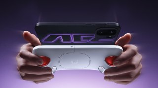 Игровой Ultra-смартфон на MediaTek? Почему нет, подумали в OnePlusИ выпустили Ace 6 Ultra на Dimensity 9500, с батареей 8600 мАч и чехлом-геймпадом. Остальные характеристики: 165-Гц дисплей, пара не слишком выдающихся камер, стереодинамики и защита IP69.В 