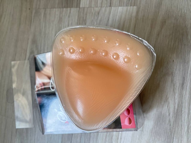 Накладки на грудь новые