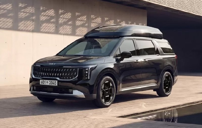 Kia Carnival получил новую версию с высокой крышей