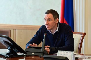 Первый высокопоставленный чиновник уехал из России из-за угрозы уголовного дела   Бывший замминистра природных ресурсов, бывший руководитель Российского экологического оператора (РЭО) Денис Буцаев покинул РФ на фоне угрозы уголовного дела, пишут «Ведомости
