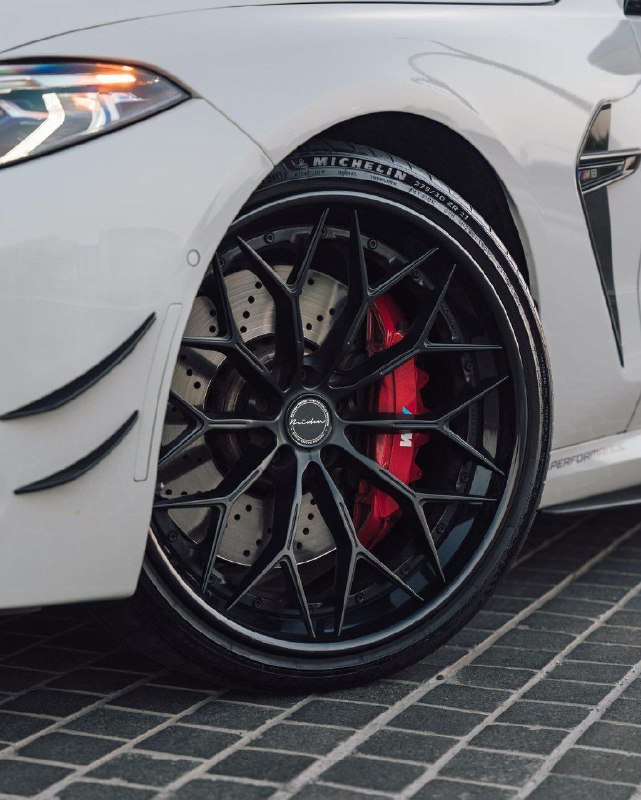BMW M8 Competition 6
