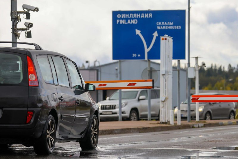Власти Финляндии заявили, что владельцы автомобилей с российскими номерами обязаны до 16 марта вывез