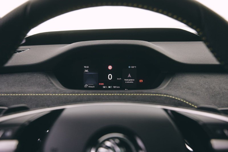 Автомобили Skoda получат экраны приборов от Geely