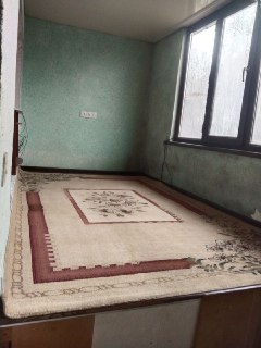 Uy eski qurilgan 4 etajlik
