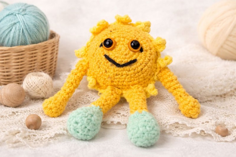 Маленькие вязаные игрушки для сумок