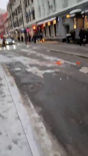 На Патриарших коммунальщики нанесли урон автомобилю такси 😢