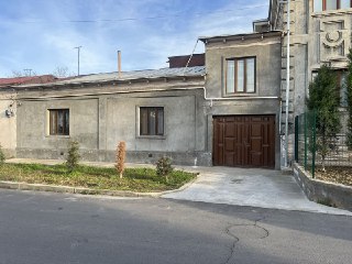 Uchtepa hondamirda uy sotiladi 4.2 sotiq