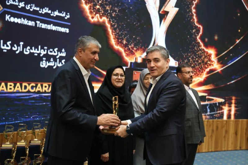 اسلام آبادخبر: مانیزان، افتخار ملی کرمانشاه، تکرار درخشش در قله استاندارد ایران🔹برای سومین بار، شرکت مانیزان به‌عنوان واحد تولیدی نمونه
