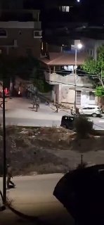 דחוף: כוחות הכיבוש מתעללים בצעירים תוך כדי מעצרם בעיירה יאמון, מערבית לג'נין.