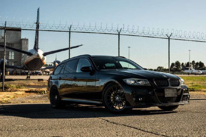 Быстрый обзор: 2011 BMW 335i Touring M Sport – крутящаяся японская «шанс»Мы разо