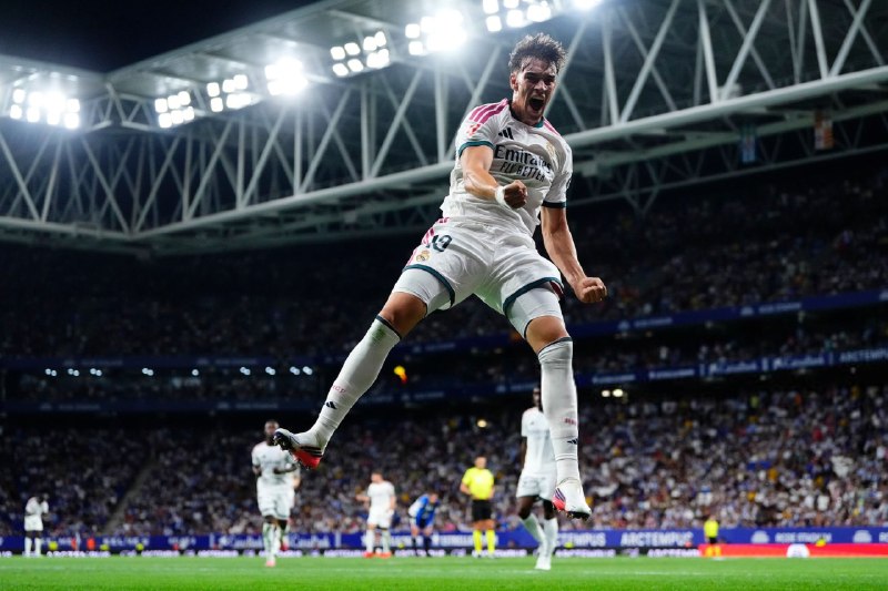 REAL MADRID PAGE: -شادی پس از گل و حمایت همتیمیها؟🗣️کارلوس اسپی: «لحظه بسیار زیبایی بود... همه ما اشتیاق وصفناپذیر و انگیزه بالایی داشت