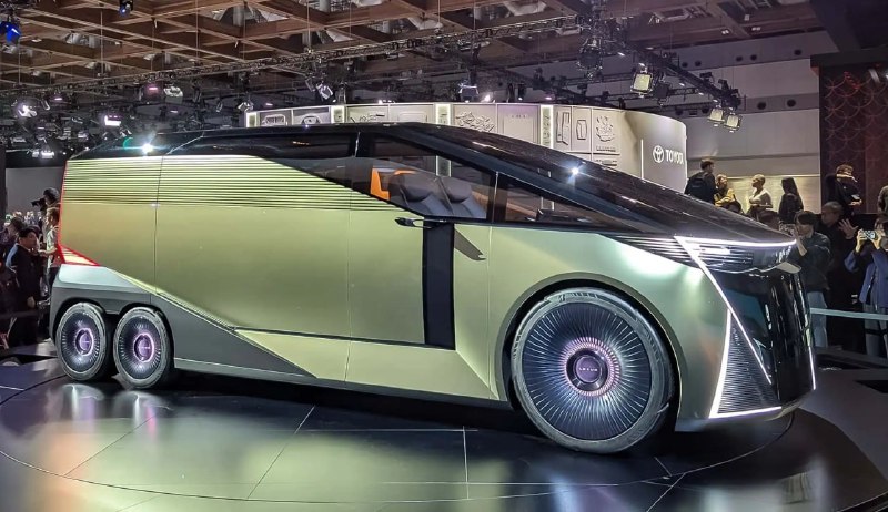 Lexus показал футуристичный минивэн LS Concept