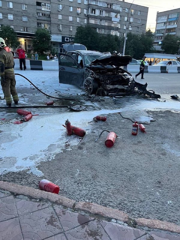 В Новосибирске бэха на высокой скорости эпично протаранила сразу несколько тачек. 1