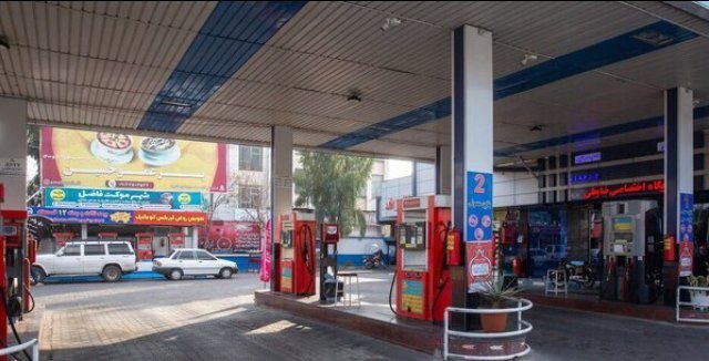 پایگاه خبری الف: ⭕️تکذیب شایعات درباره کمبود بنزین تولید و توزیع در حداکثر ظرفیتمدیرعامل شرکت ملی پخش:🔹️تولید، انتقال و توزیع بنزین در کش