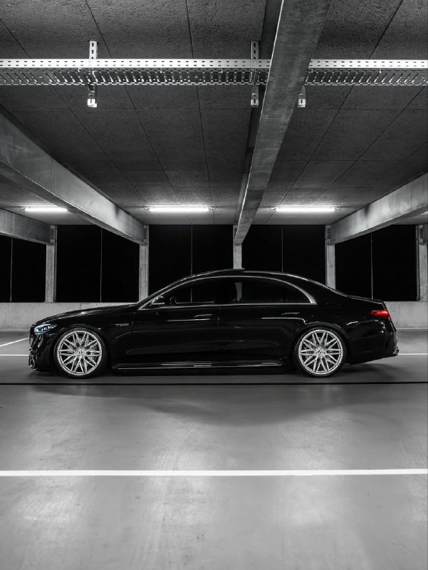 2.6-ton Black Beast S63 E AMG 805 HP V8 BITURBO Hybrid 4.0-L 0-100 km/h 3.3 sec 2