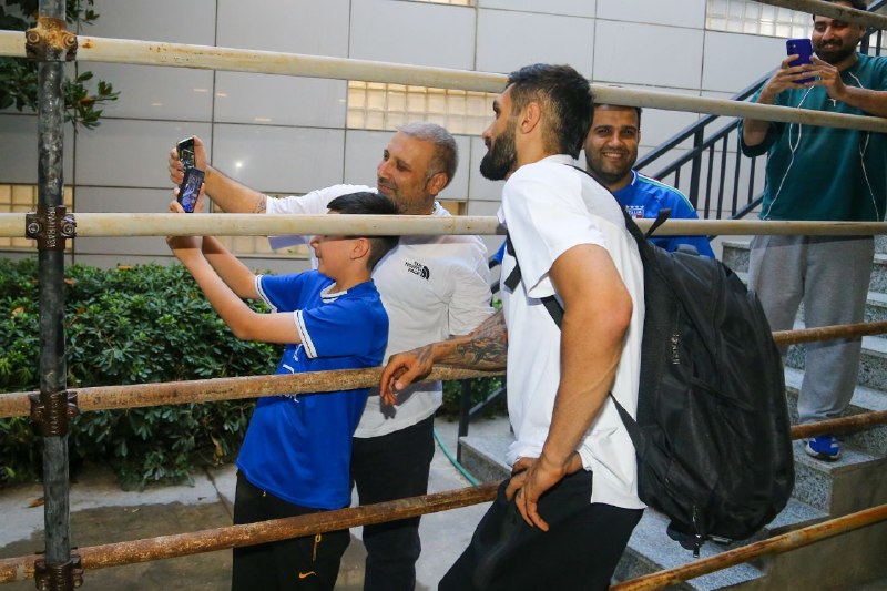 Esteghlal Twitter: اتوبوس حامل اعضای تیم استقلال که ظهر امروز تهران را ترک کرده بود، دقایقی پیش وارد هتل محل اقامت خود شد.@Esteghlaal_twitt