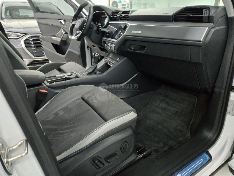 Audi Q3 2022 фото 8