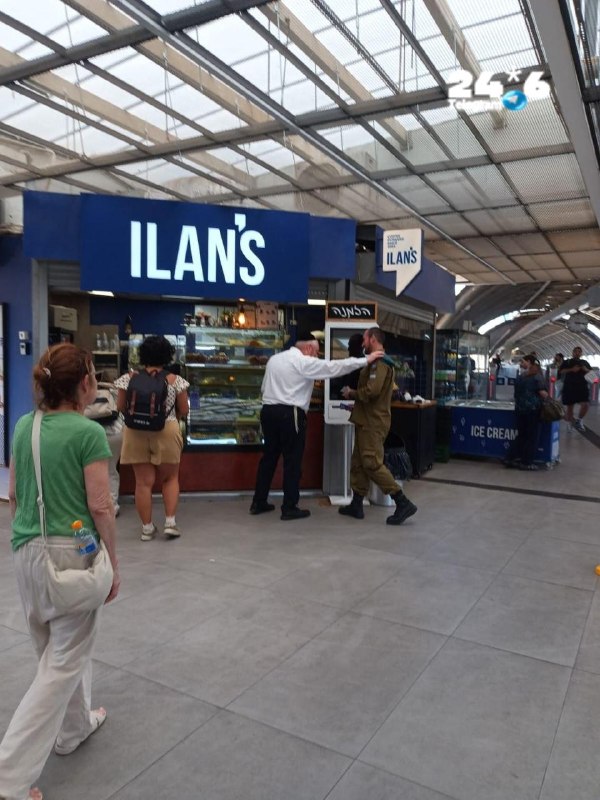 🇮🇱 היי ינון החרדי המבוגר בתמונה ראה את החייל בתחנת רכבת סבידור מרכז וסתם קנה מגנום פינוק שיהיה לו ביום הח…