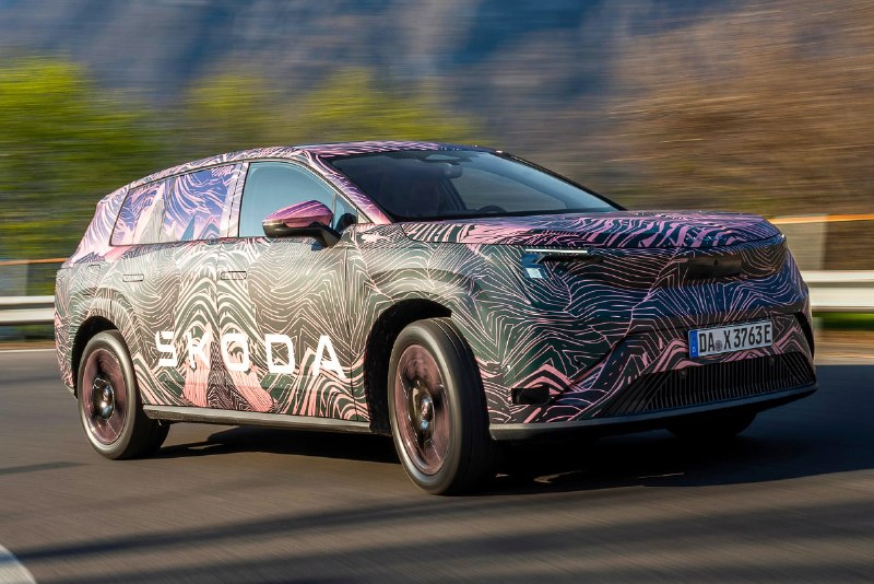 Skoda сама приоткрыла свой будущий флагман — иронично, но без камуфляжа. По данным иностранных СМИ,  2