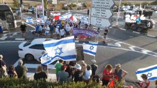 🇮🇱 מפגינים נגד הממשלה התאספו בכמה מוקדים ברחבי הארץ, בהם צומת גומא, כפר תבור, גשר אליקים וצומת אלונים.