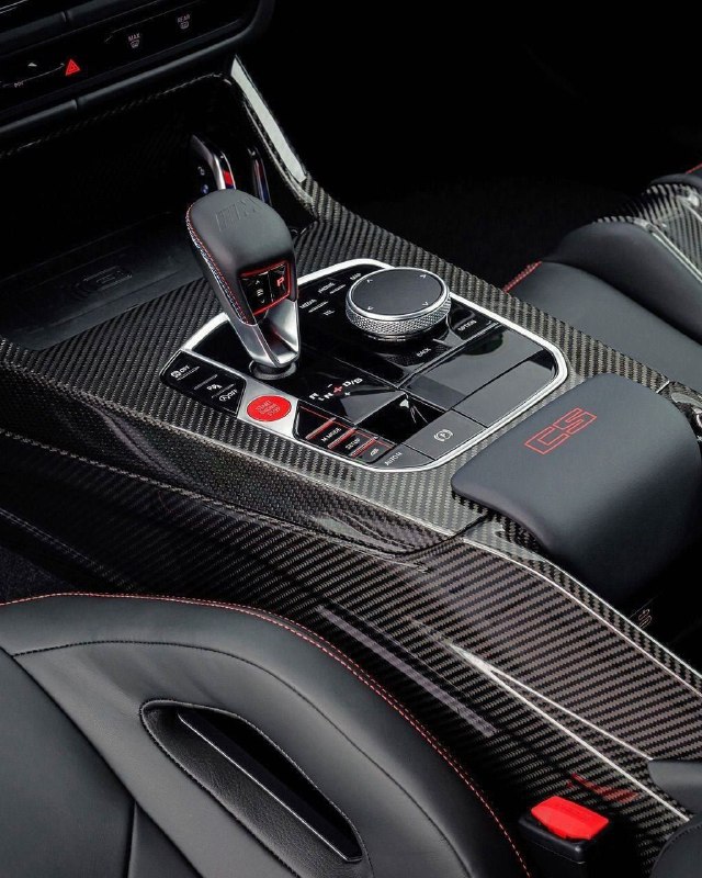 Интерьер 2025 BMW M4 CS 2