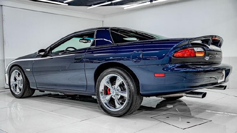 На продажу выставили редкий Chevrolet Camaro ZL1 2002 года 2