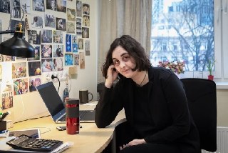 В Москве задержали основательницу детского хосписа «Дом с маяком» Лиду Мониаву — её доставили на допрос в СК по делу о распространении «фейков» о российской армии, сообщил РБК адвокат Михаил Бирюков.