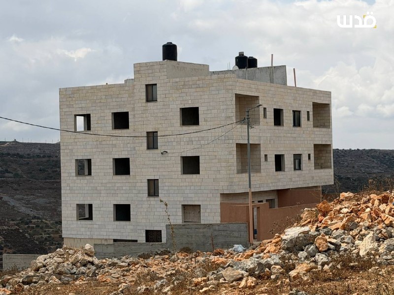 במקביל לביצוע פעולות ההריסה באזור, מודיע צבא הכיבוש על הפסקת העבודות בבניין חדש באזור אל-תאוון בשכם.