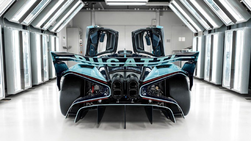 Bugatti выпустила последний Bolide с мотором W16 3