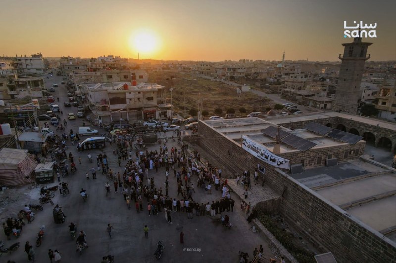 People began to gather in the square of the Al-Omari Mosque in Daraa Al-Balad to celebrate the issuance of…